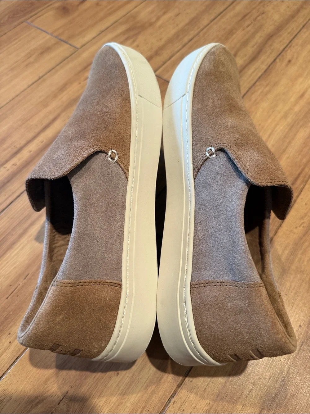 TOMS Men’s 9 Tan Camel Suede Slip-On Sneakers Casual Shoes NWOT